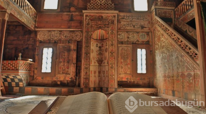 Samsun'un tarih kokan "kök boyalı" camisi
