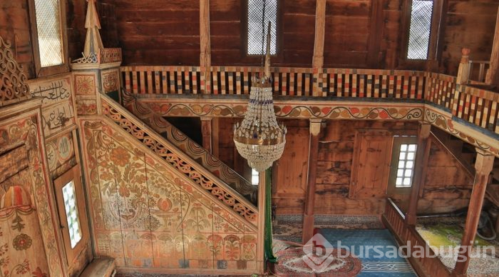 Samsun'un tarih kokan "kök boyalı" camisi
