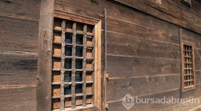 Samsun'un tarih kokan "kök boyalı" camisi
