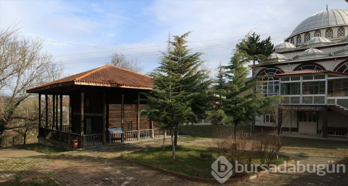 Samsun'un tarih kokan "kök boyalı" camisi
