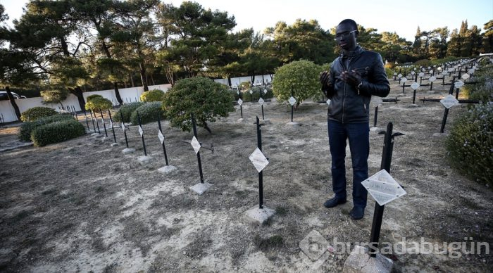 "Senegalli askerlerin kabirleri Müslüman mezarlığına taşınsın"

