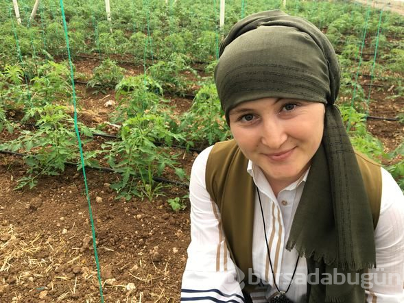 Pancar makinesine kaptırdığı saçları kopan Binnaz, aylar sonra traktör kullandı
