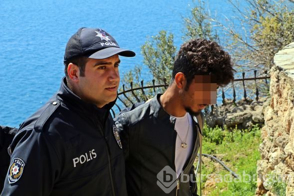Yürekleri ağza getiren görüntü! Keyfinden yapmış
