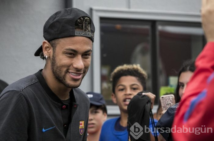 Neymar ile Demi Lovato birlikte mi?
