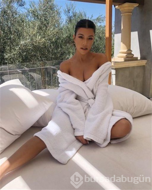 Kourtney Kardashian'dan olay poz

