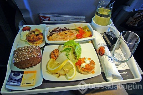 Uçakta yenilen yemeklerin tadı neden farklı?

