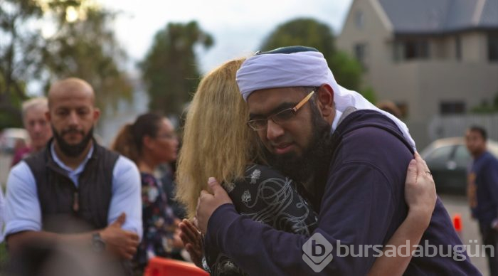 Yeni Zelandalılar terör saldırısının yaralarını sarmaya çalışıyor
