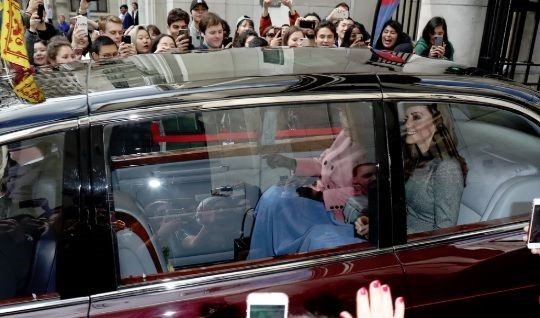 Kate Middleton ve Kraliçe Elizabeth aynı battaniyenin altında