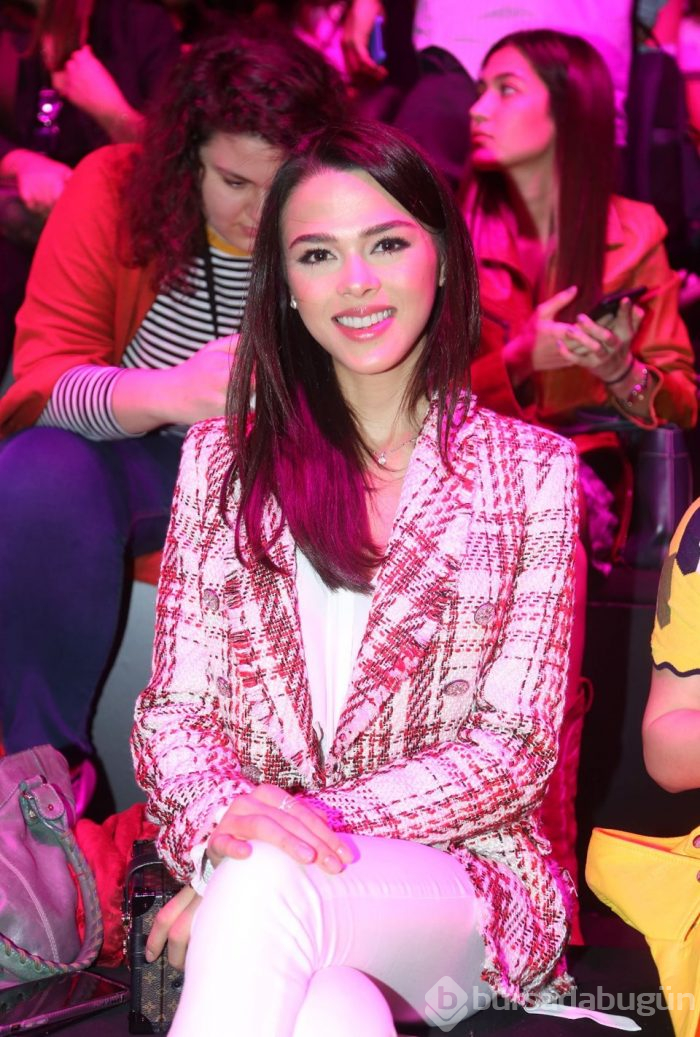 13. Mercedes-Benz Fashion Week İstanbul başladı (Ünlü isimler akın etti)