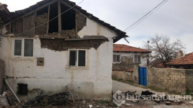 Evleri yerle bir etti! işte 5,5 şiddetindeki depremden sonra ilk görüntüler
