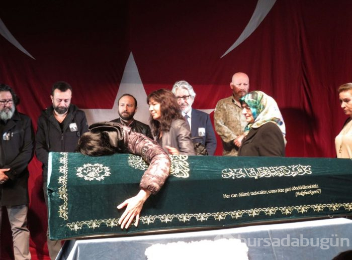 Usta oyuncu Ümit Yesin son yolculuğuna uğurlandı