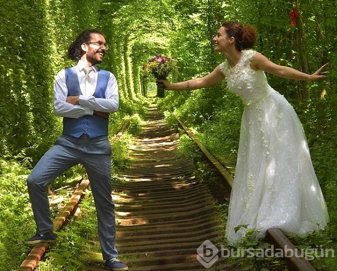 Dünyayı gelinlik ve damatlıklarıyla gezen harika çift!