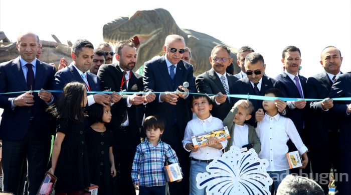 Avrupa'nın en büyük tema parkı "Wonderland Eurasia" açıldı
