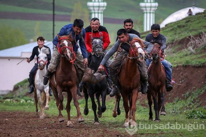 Kırgız Türkleri, en eski Türk savaş oyunu 'kökbörü'yü Van'da yaşatıyorlar