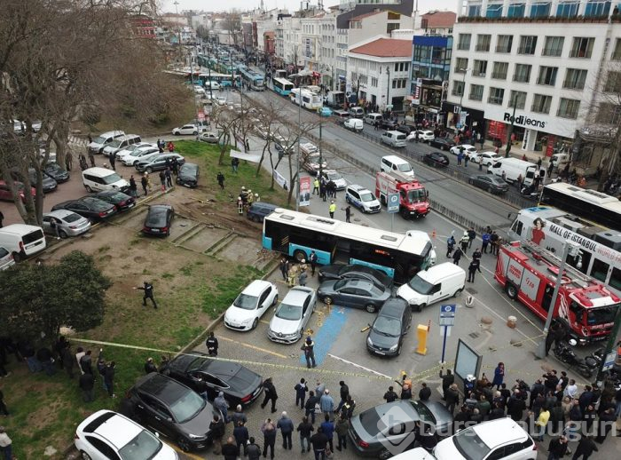 İstanbul Beyazıt'ta halk otobüsü yayalara çarptı