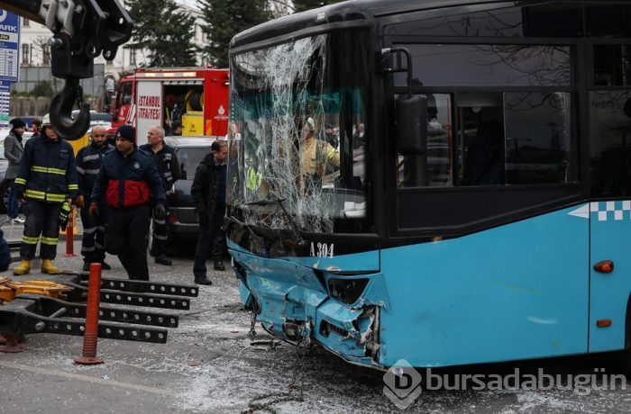 İstanbul Beyazıt'ta halk otobüsü yayalara çarptı