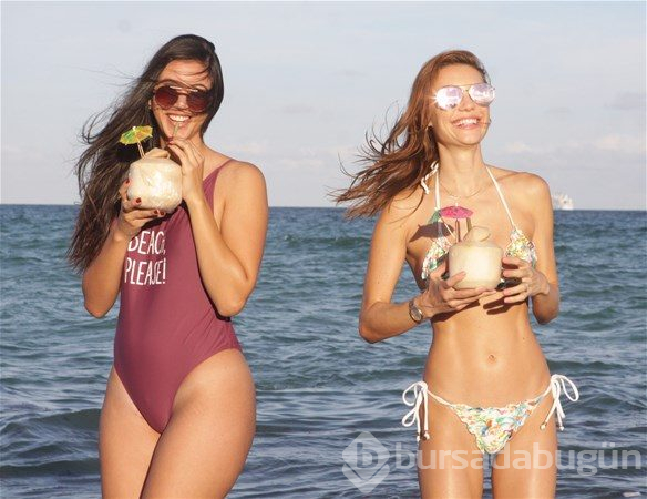 Ünlü model kamera karşısında
