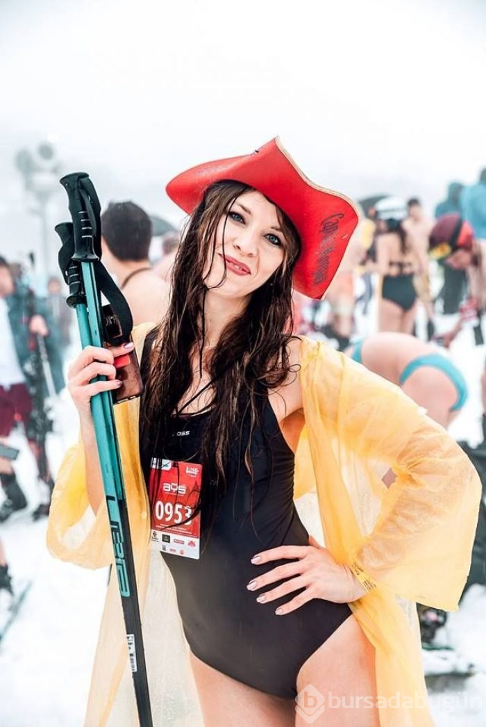 Yüzlerce insanın mayo ve bikini ile kayak yaptığı dağ festivali: Boogel Woogel Festivali