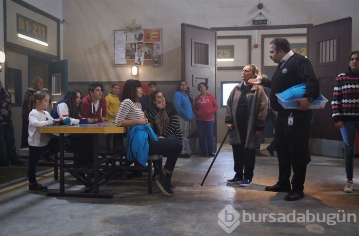 Ertan Saban Avlu'da (Avlu oyuncu kadrosu ve detaylar)