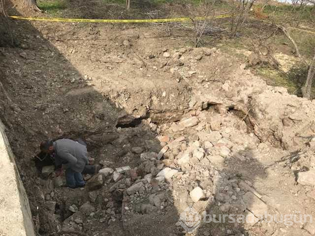 Kepçe ile tarla düzeltirken tarihi yapı buldu
