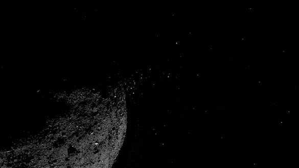 NASA'nın OSIRIS-REx uzay aracı Bennu isimli asteroidden yeni görüntüler gönderdi. Yeni görüntüler asteroidin uzaya parçacıklar saçtığını gösteriyor.
