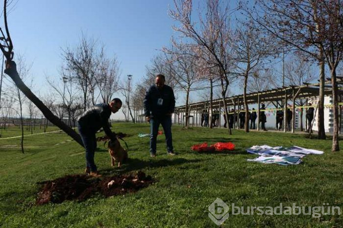 Nevruz alanında toprağa gömülü Öcalan posteri bulundu
