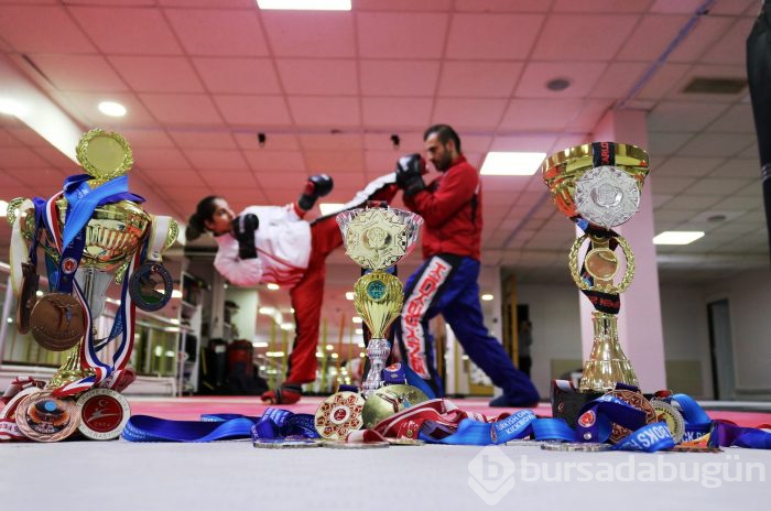 Kick boksta Diyarbakır'ın gururu oldular
