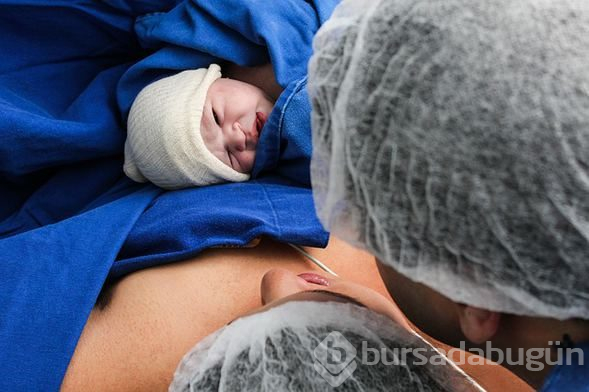 Göbek kordonunun geç kesilmesi için 6 neden (Göbek kordonu hemen kesilmeli mi?)
