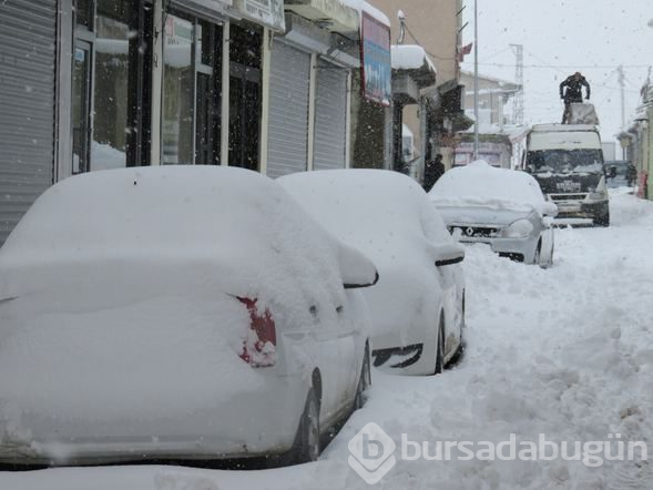 Mart kapıdan baktırdı!
