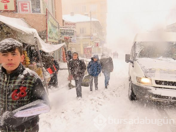 Mart kapıdan baktırdı!
