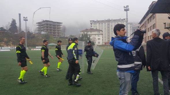 Rize'de amatör maçta olay çıktı
