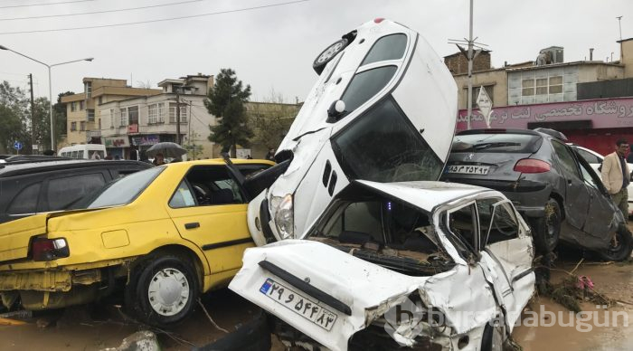 İran'da aşırı yağışın neden olduğu sel 11 can aldı
