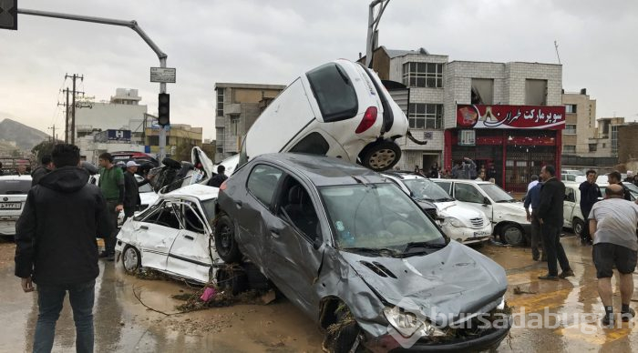 İran'da aşırı yağışın neden olduğu sel 11 can aldı
