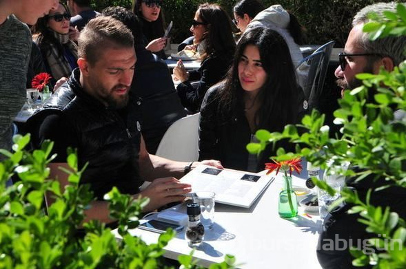 Asena Atalay, Instagram'da para kazanmaya başladı

