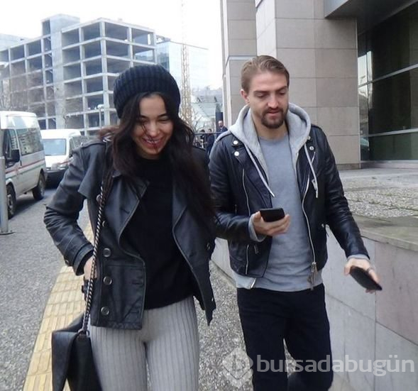 Asena Atalay, Instagram'da para kazanmaya başladı
