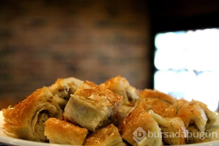 İstiklal Marşı'nı okuyana börek bedava
