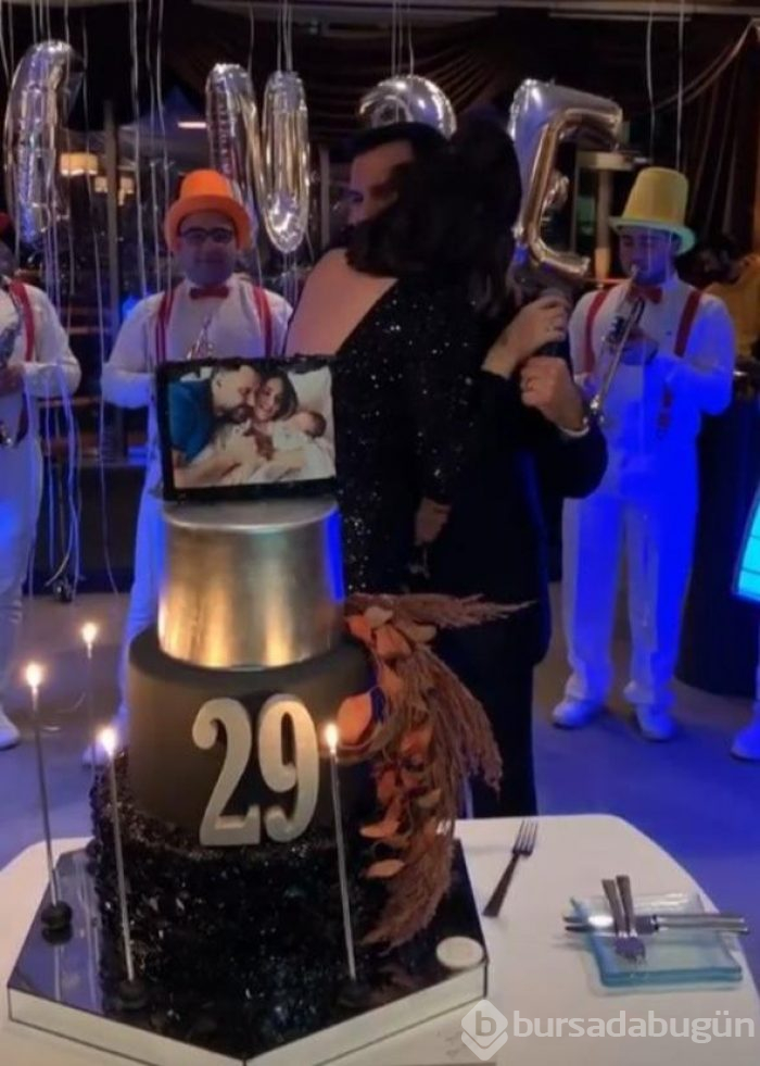 Buse Varol'a 29. yaş partisi
