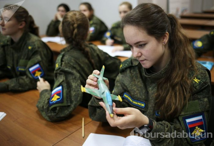 Zor görevlerini layıkıyla yerine getiren Rus kadın askerler
