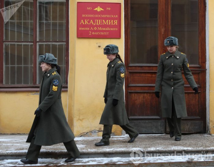 Zor görevlerini layıkıyla yerine getiren Rus kadın askerler
