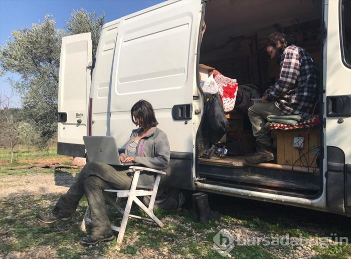 Permakültür çiftliği için karavanla 8 ülkeyi aştılar