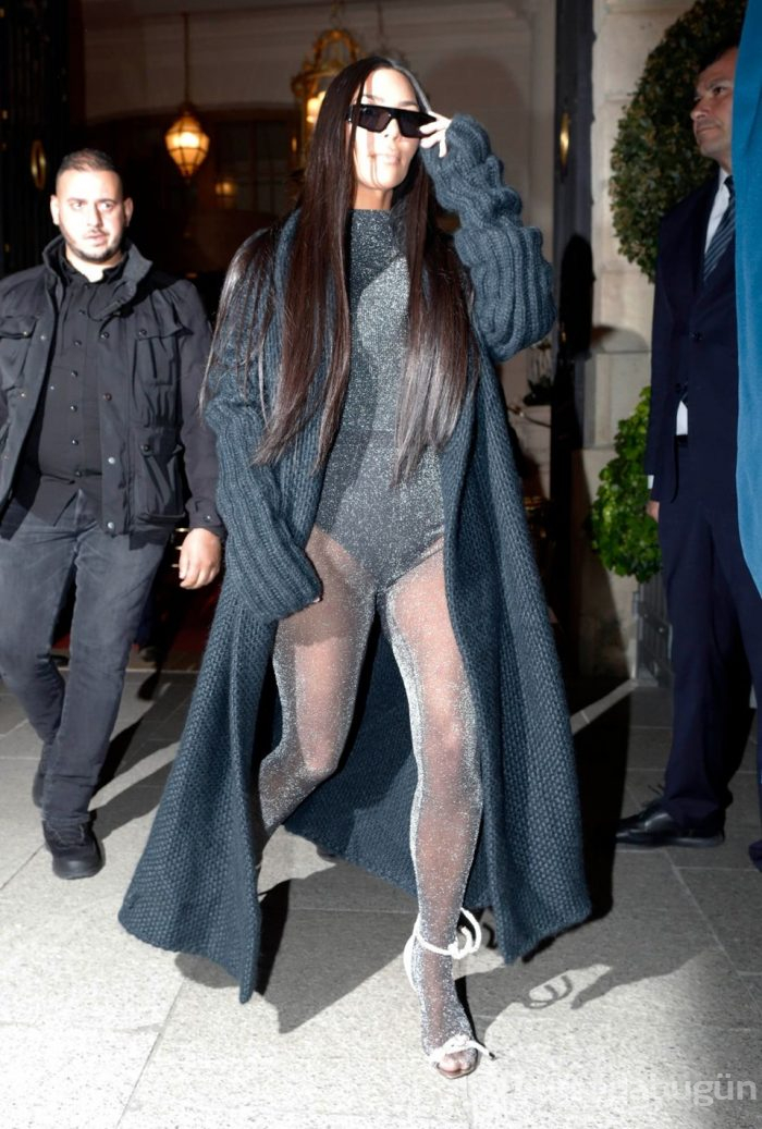 Kim Kardashian'ın Paris'te akşam yemeği stili