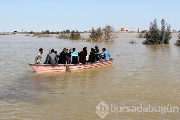 İran'daki selde yardım ekibini taşıyan kayık alabora oldu

