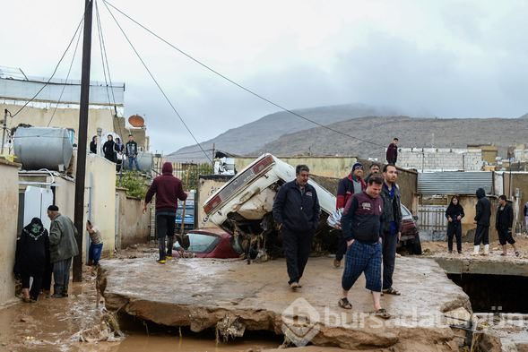 İran'daki selde yardım ekibini taşıyan kayık alabora oldu
