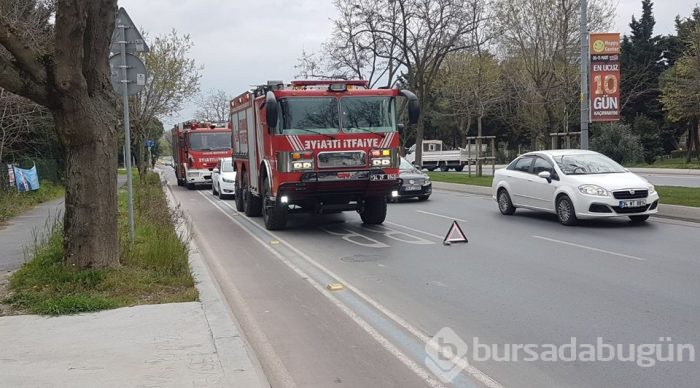 Otobüs ile TIR aynı anda üst geçide sıkıştı