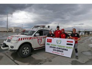 Türk dalgıçları Musul'da ceset arıyor

