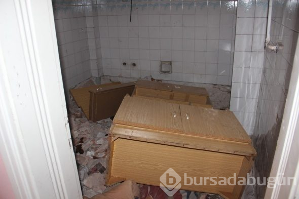 Bu binayı deprem ya da savaş değil, hırsızlar bu hale getirdi
