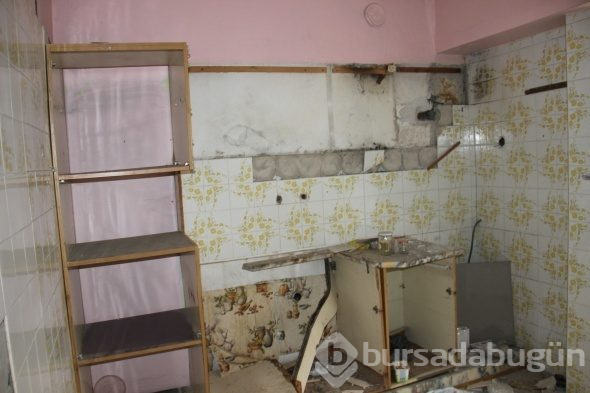 Bu binayı deprem ya da savaş değil, hırsızlar bu hale getirdi
