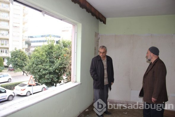 Bu binayı deprem ya da savaş değil, hırsızlar bu hale getirdi
