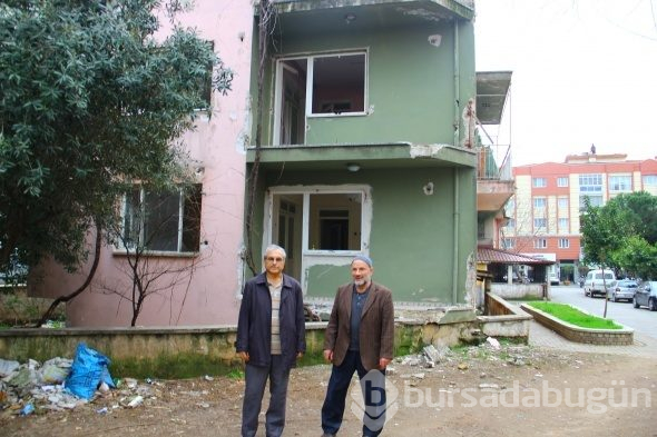 Bu binayı deprem ya da savaş değil, hırsızlar bu hale getirdi
