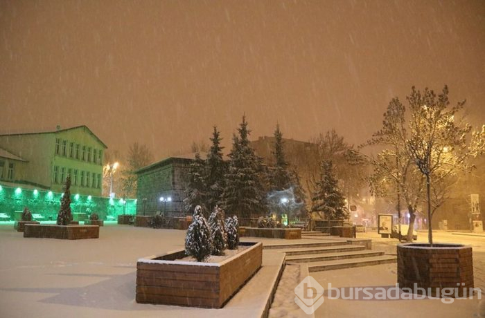 Kars'ta baharda kar yağışı